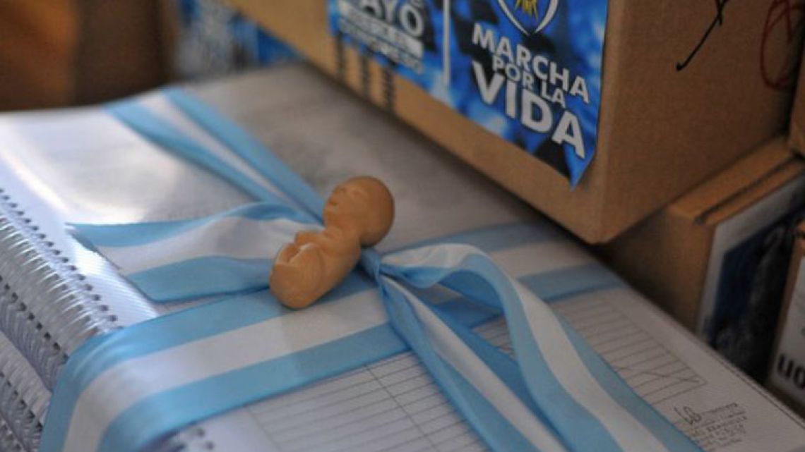 Anti-abortion activists in Argentina collected over 400,000 signatures against a bill to decriminalise elective abortion.