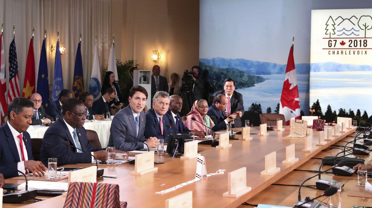 Trudeau, durante una de las últimas rondas de la cumbre. A su lado, el presidente Macri.