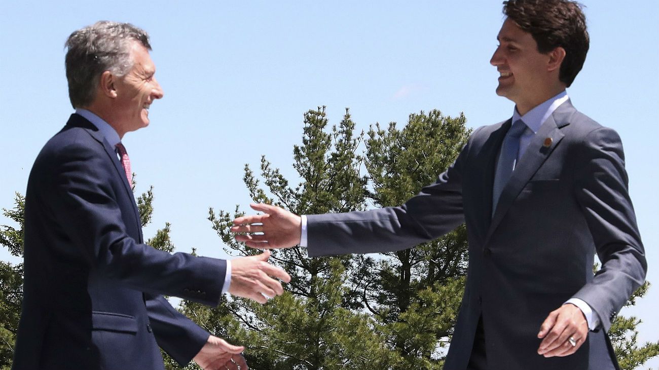 El presidente Macri saluda al premier canadiense Justin Trudeau.