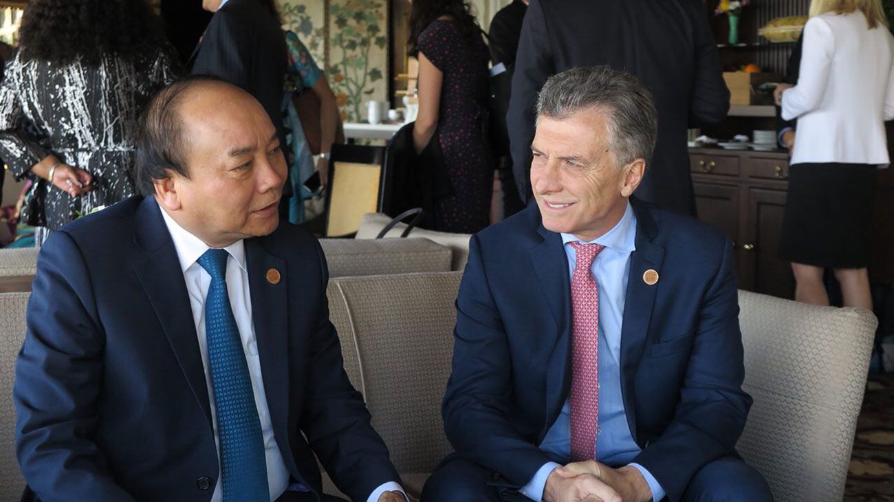 El presidente Mauricio Macri junto al Primer Ministro de Vietnam, Nguyen Xuan Phuc, durante el inicio de la Cumbre del G7.