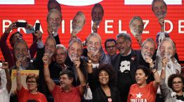 En el PT hacen los actos con caretas de Lula.