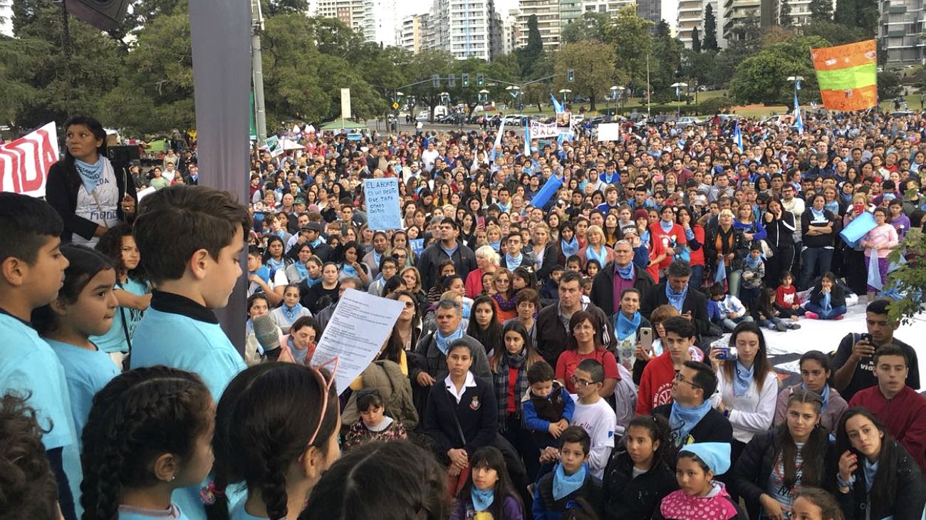 A tan sólo tres días de la votación, se realizaron importantes movilizaciones en ciudades de todo el país para oponerse al proyecto de despenalización del aborto.