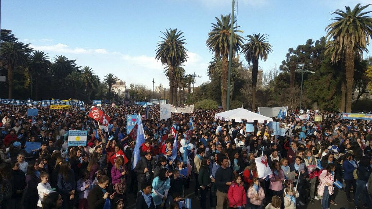 A tan sólo tres días de la votación, se realizaron importantes movilizaciones en ciudades de todo el país para oponerse al proyecto de despenalización del aborto.