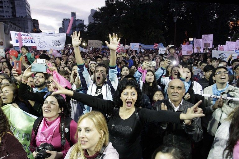 A tan sólo tres días de la votación, se realizaron importantes movilizaciones en ciudades de todo el país para oponerse al proyecto de despenalización del aborto.