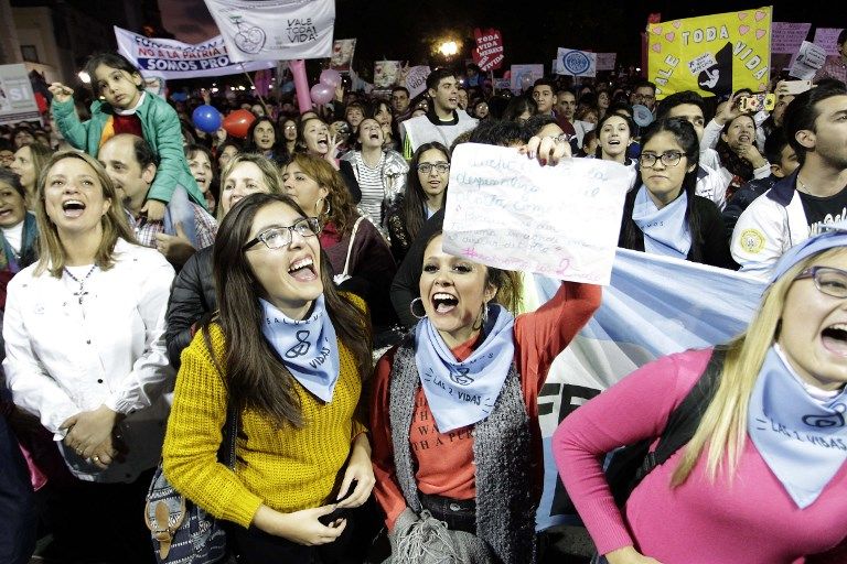 A tan sólo tres días de la votación, se realizaron importantes movilizaciones en ciudades de todo el país para oponerse al proyecto de despenalización del aborto.