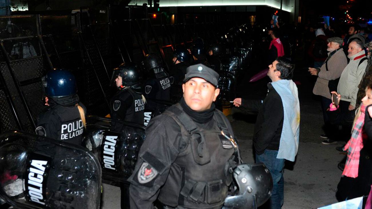 Marchas en el Congreso mientras se debate la legalización del aborto.