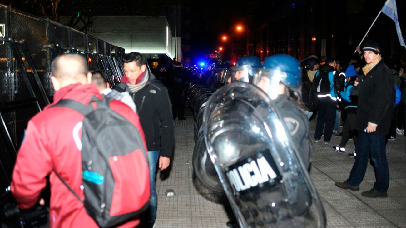 Marchas en el Congreso mientras se debate la legalización del aborto.