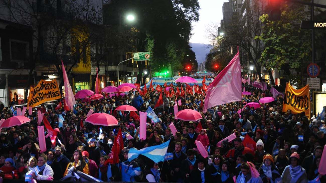 Marchas en el Congreso mientras se debate la legalización del aborto. 