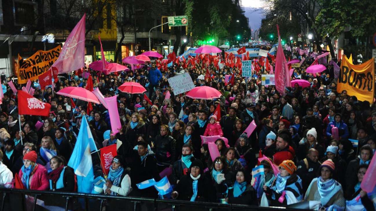 Marchas en el Congreso mientras se debate la legalización del aborto. 