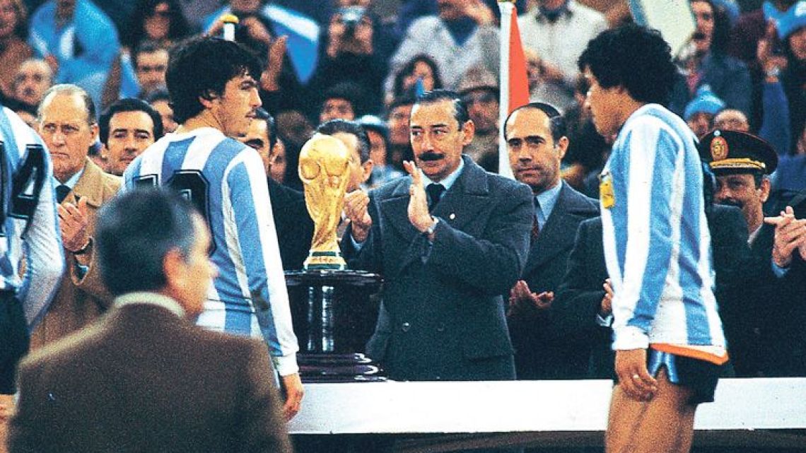 Former Argentine dictator Jorge Videla prepares to award the 1978 World Cup trophy to host team Argentina.