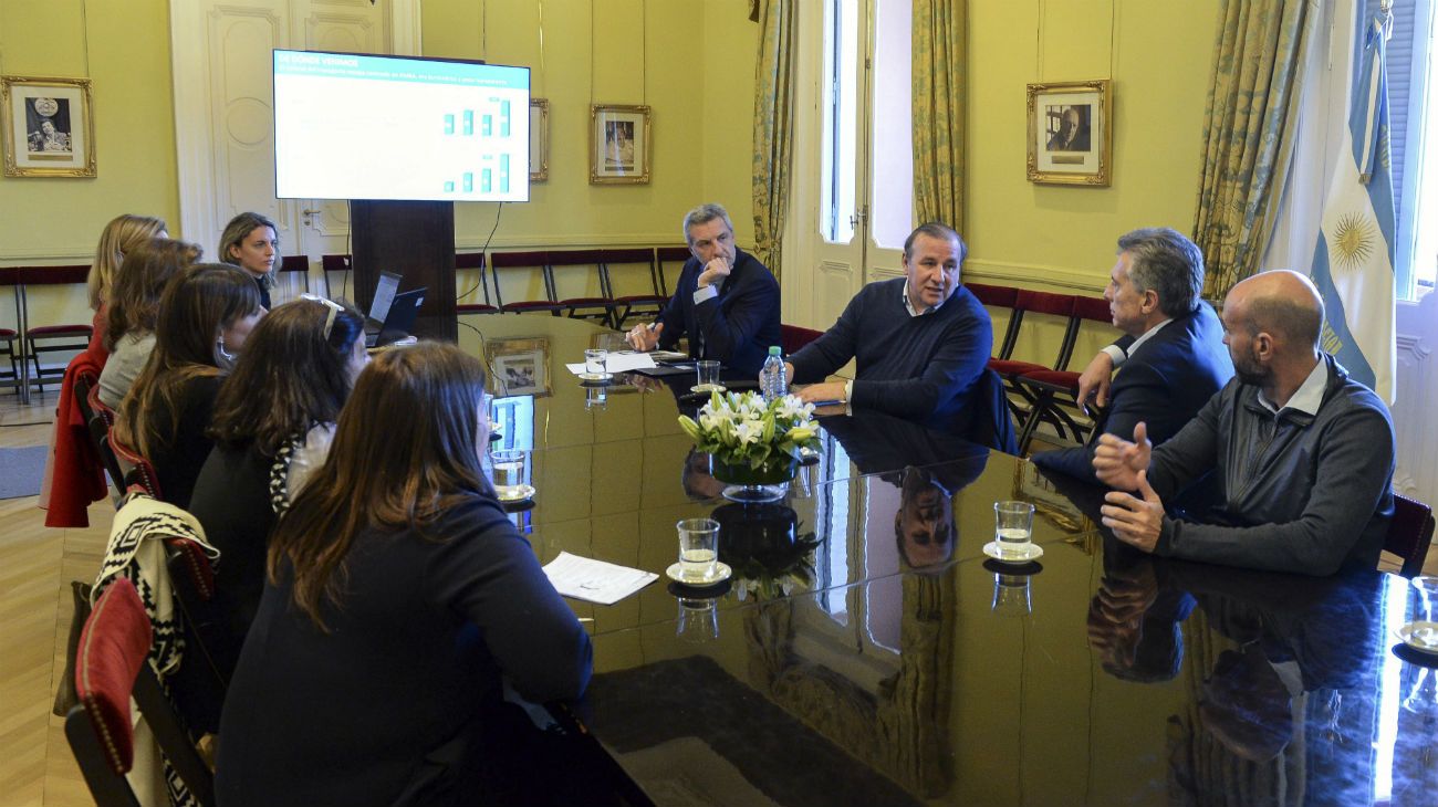 Mauricio Macri recibió en Casa de Gobierno al ministro de Transporte Guillermo Dietrich.