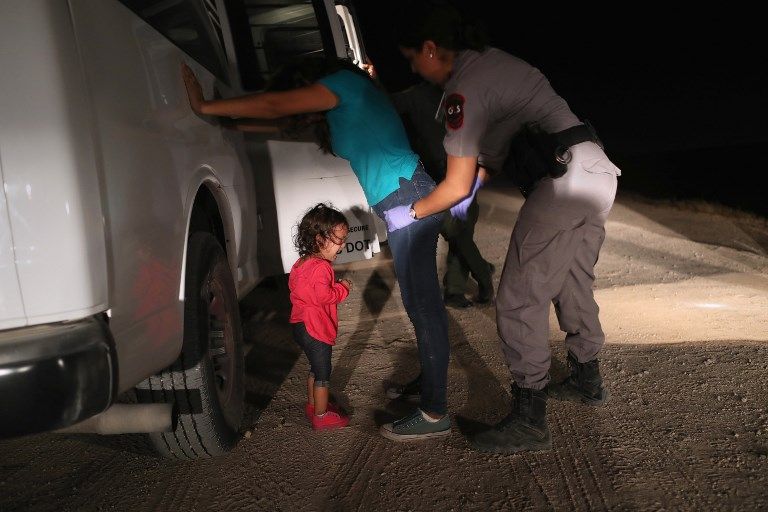 Más de 2.000 niños -según cifras oficiales- han sido separados de sus padres desde abril, en el marco de lo que la administración Trump califica de política de "tolerancia cero" y que utiliza como medida para desincentivar la llegada de inmigración ilegal al país. 