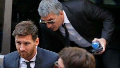 Lionel Messi, condenado a pagar dos multas de casi 500 mil euros por evadir el fisco español.