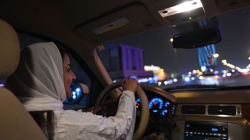 Las mujeres árabes consiguieron, al fin, el derecho a manejar.