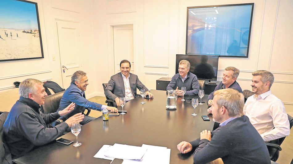 Risas. Sin Vidal ni Larreta, el viernes hubo mesa chica en Olivos.