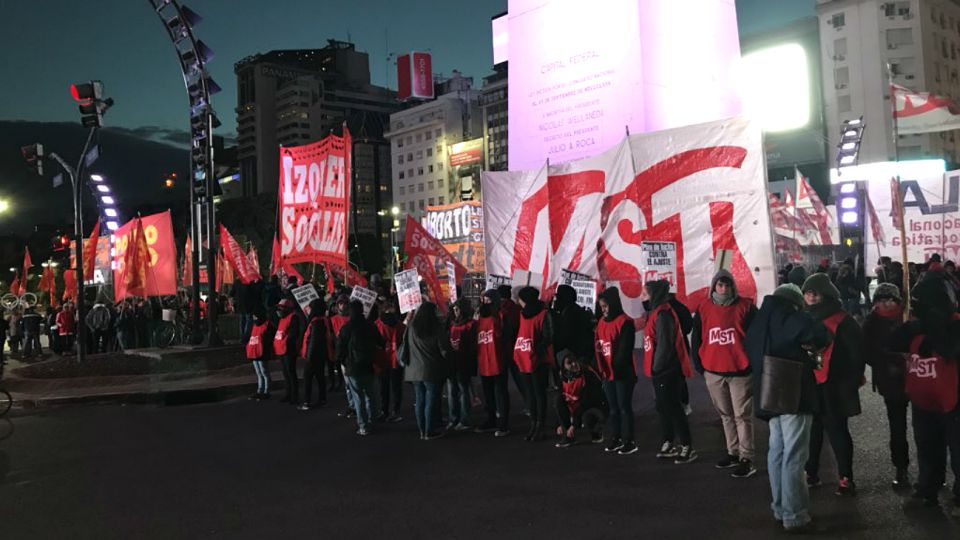 Protesta en el Obelisco por parte de grupos de izquierda. Uno de los puntos de manifestación.