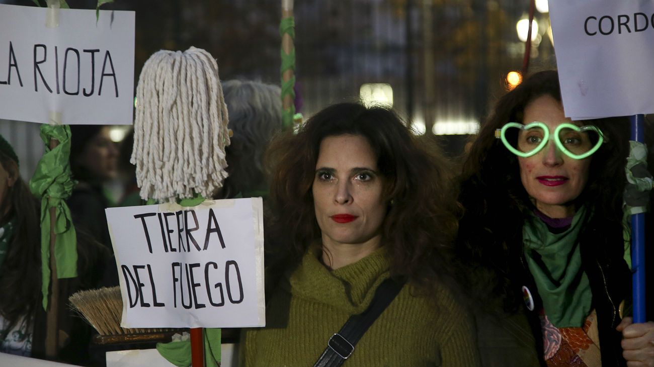 Los carteles en el "Pañuelazo" fueron de casi todo el país.