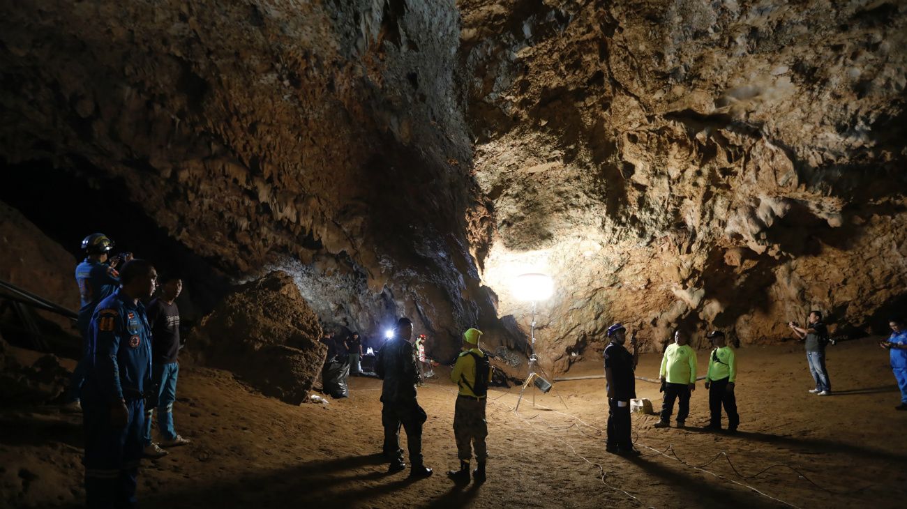 Desesperada búsqueda en Tailandia de un grupo de niños atrapados en una cueva.