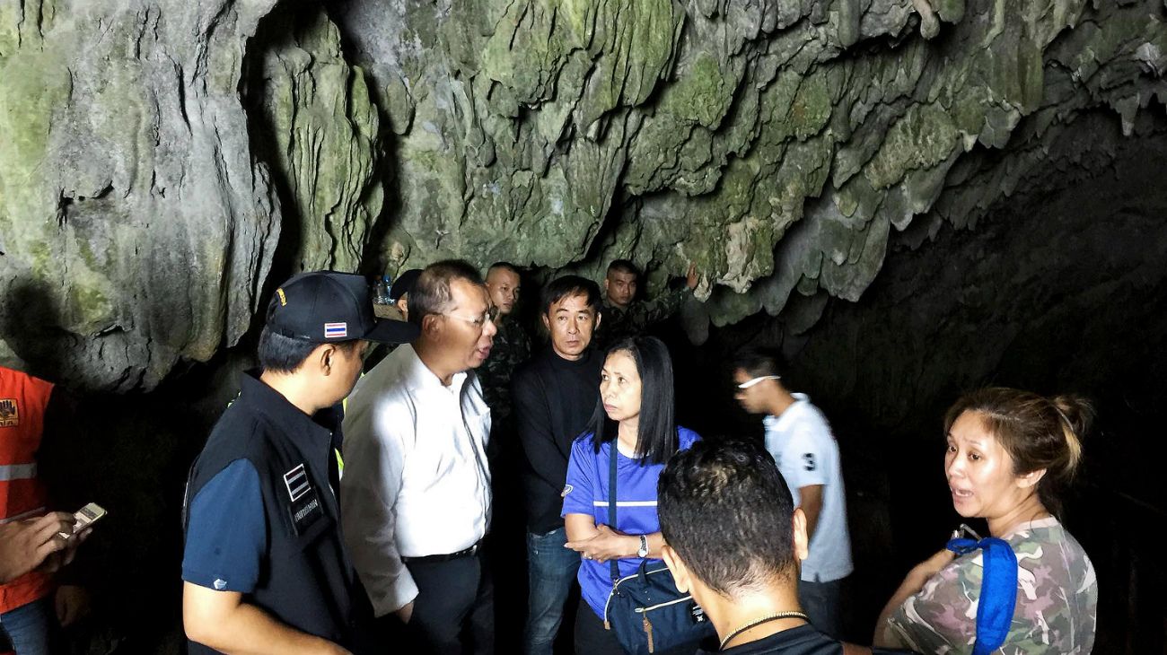 Desesperada búsqueda en Tailandia de un grupo de niños atrapados en una cueva.