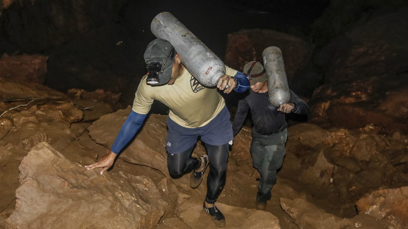 Desesperada búsqueda en Tailandia de un grupo de niños atrapados en una cueva.