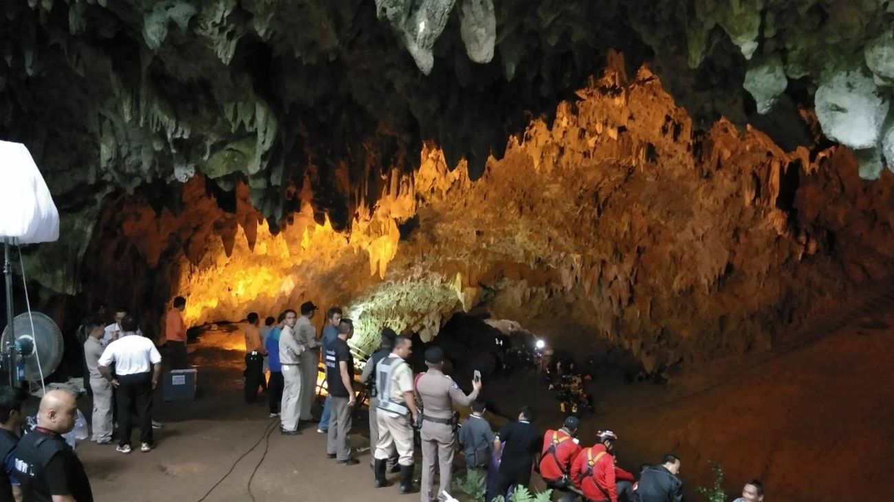 Desesperada búsqueda en Tailandia de un grupo de niños atrapados en una cueva.