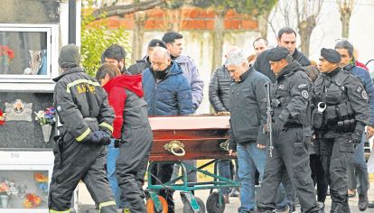 Sepelio. Alguno medios hicieron hincapié en que Báez se movía sin esposas durante la ceremonia.