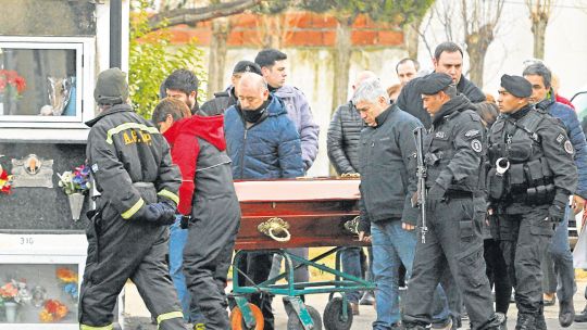 Sepelio. Alguno medios hicieron hincapié en que Báez se movía sin esposas durante la ceremonia.