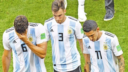 SE VIENE. Todos ejercerán el segundo deporte nacional: patear al caído. ¿El primero? Dejar que caiga.