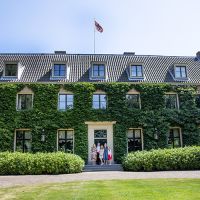 koning-willem-alexander-de-prinses-van-oranje-prinses-alexia-koningin-maxima-en-prinses-ariane-voor-de-eikenhorst-zomer-2018