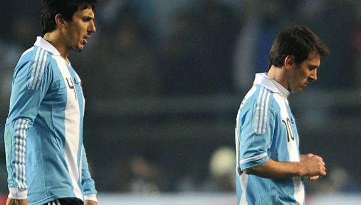 Burdisso y Messi