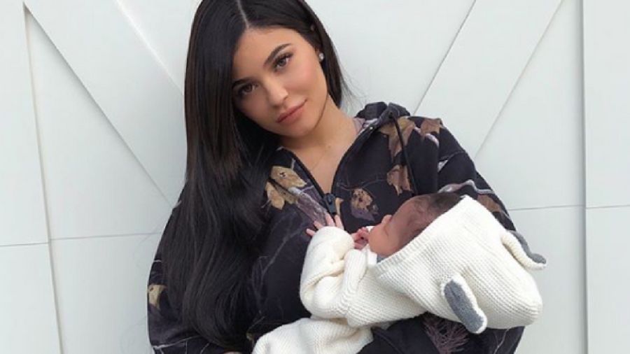 0706_Kylie_jenner_Stormi_Zapatillas