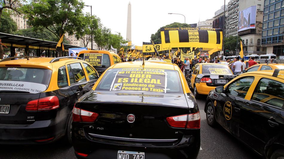 protesta-taxis-contra-uber-07022018