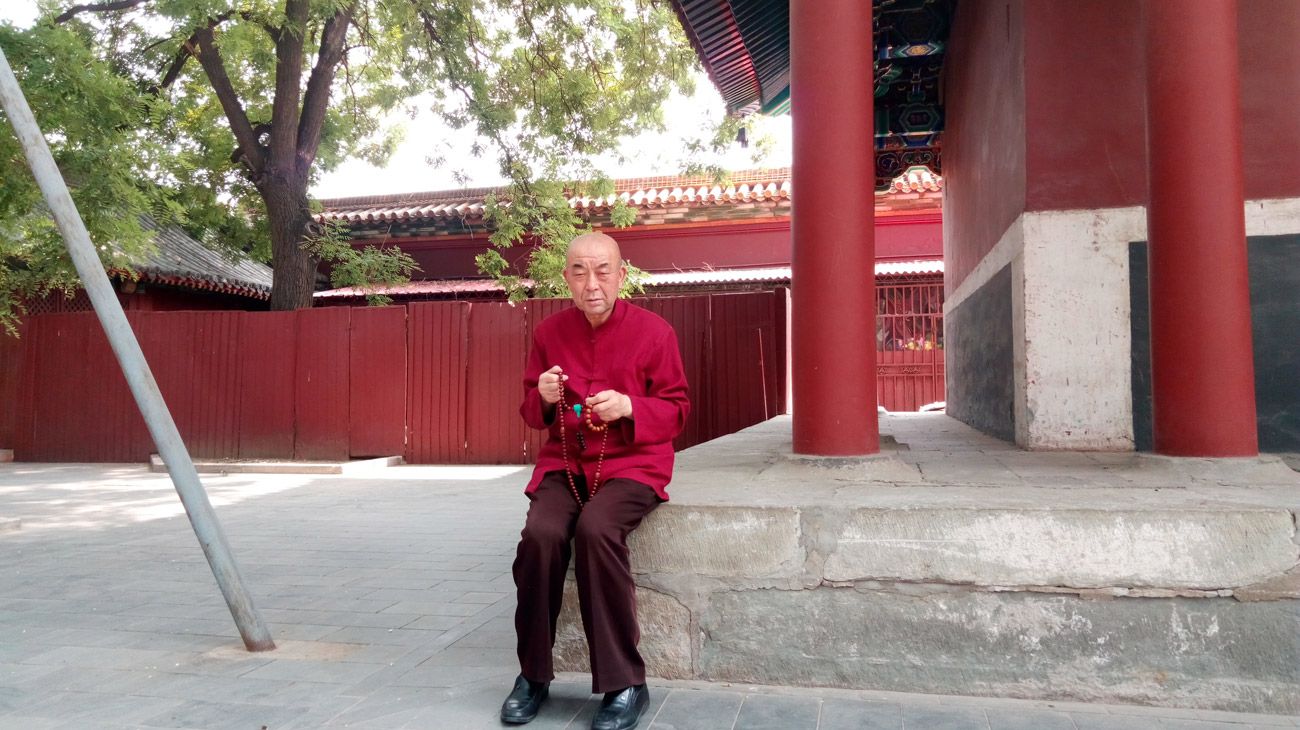 Miles de chinos adoran cada semana a Buda en el Templo de los Lamas.