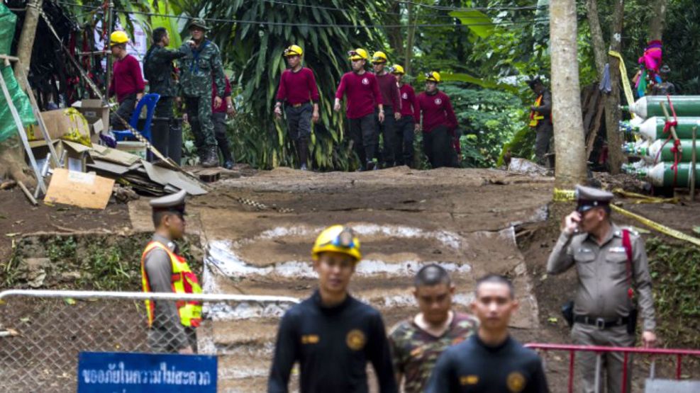 Se trabaja sin descanso en las tareas de rescate en la cueva de Tailandia.