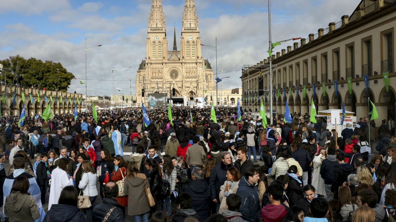 Bajo el lema "Misa por la Vida", miles de personas llegaron desde el sábado a Luján.