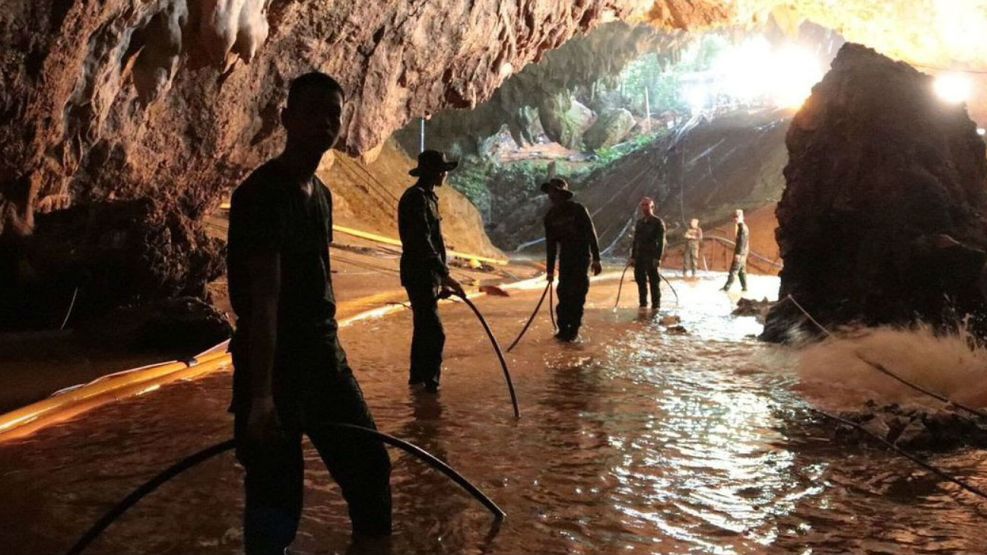 Extrema tensión en las tareas en la cueva de Tailandia.