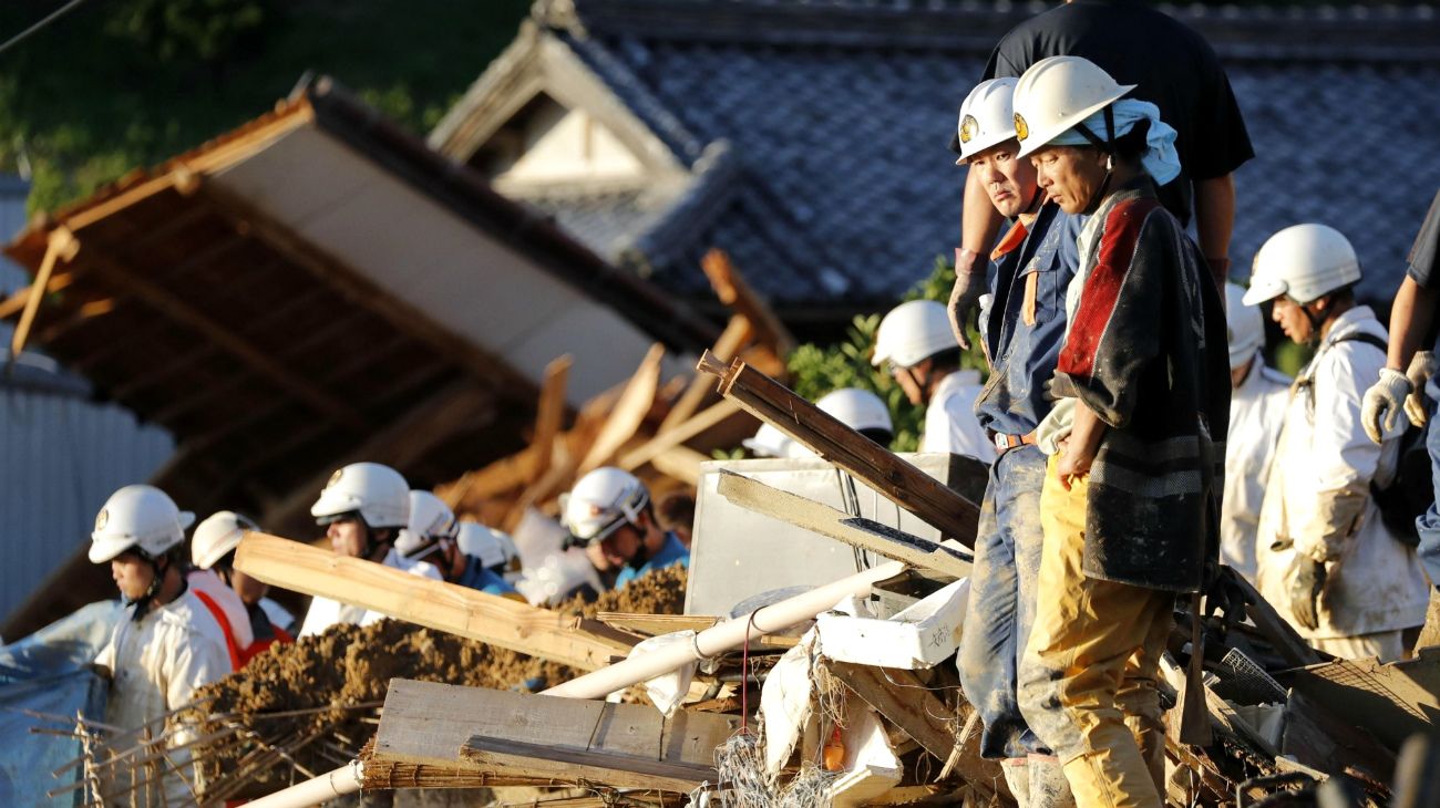 Japón suele verse atravesado por importantes frentes lluviosos y tifones, a veces mortíferos, en verano.