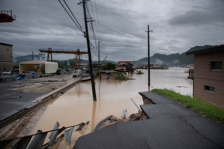 Japón suele verse atravesado por importantes frentes lluviosos y tifones, a veces mortíferos, en verano.