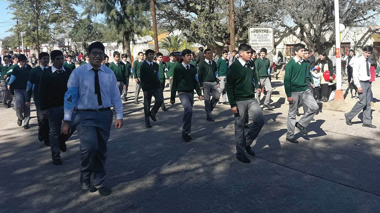 Desfile por el día de la independencia del Bachillerato San Miguel Arcángel.