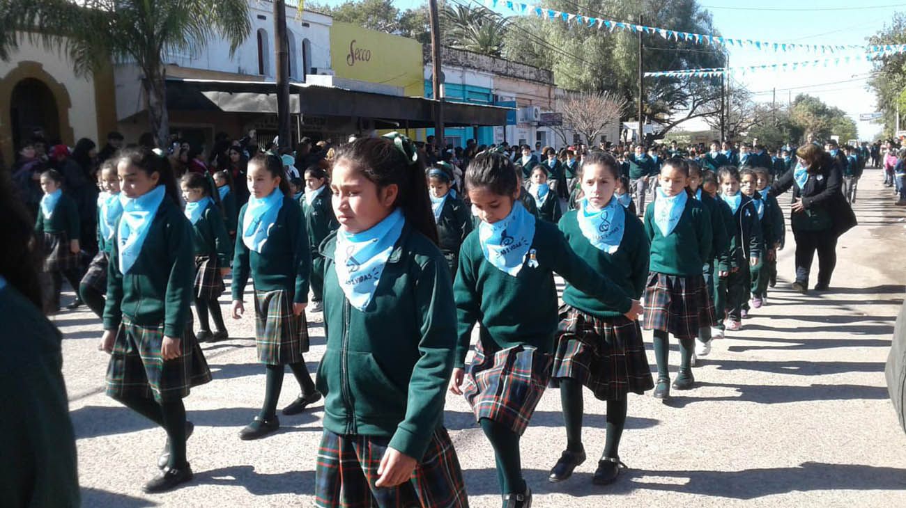 Desfile por el día de la independencia del Bachillerato San Miguel Arcángel.