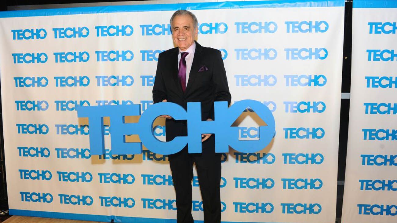 El periodista Julio Bazán en el evento organizado por TECHO.