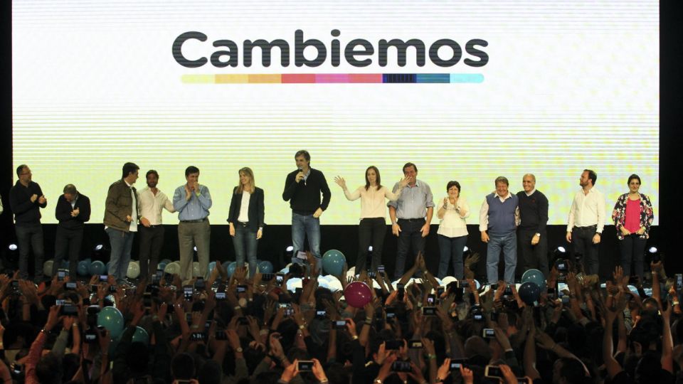 La gobernadora Maria Eugenia Vidal junto a Esteban Bullrich en los festejos tras el triunfo en las elecciones legislativas de 2017.
