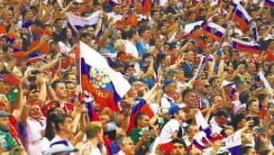 20180714_1325_columnas_russian-fans-world-cup-2018_1go7h39pf1awt1r9pf7oky4il2