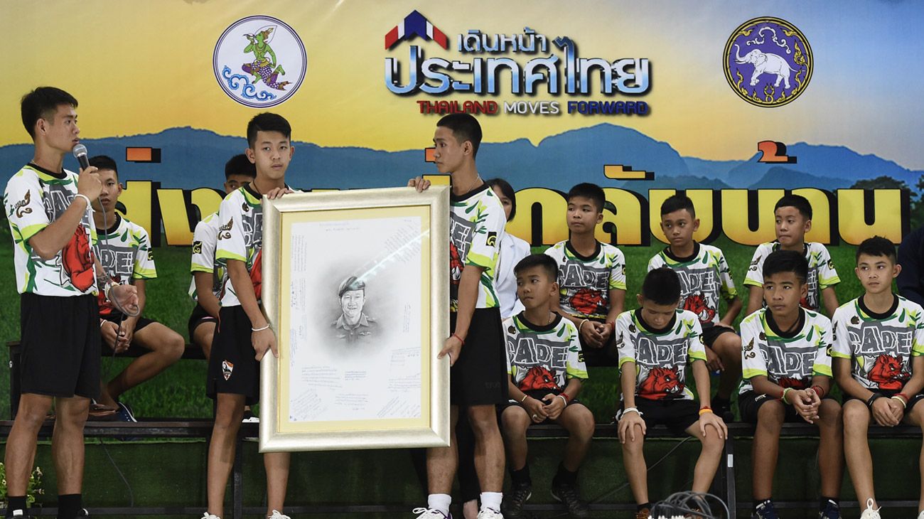 Conferencia de prensa de los chicos de Tailandia.