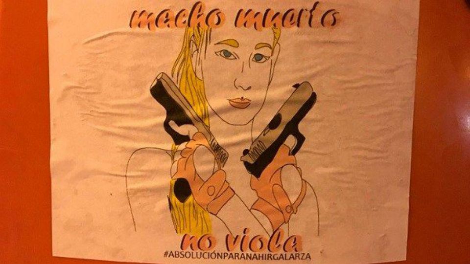 Los carteles en defensa de Nahir Galarza con el dibujo de la joven.