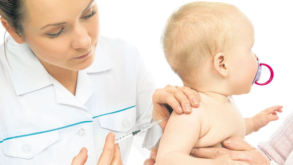 Refuerzo. Para que no haya personas susceptibles, se dará una dosis adicional y obligatoria.