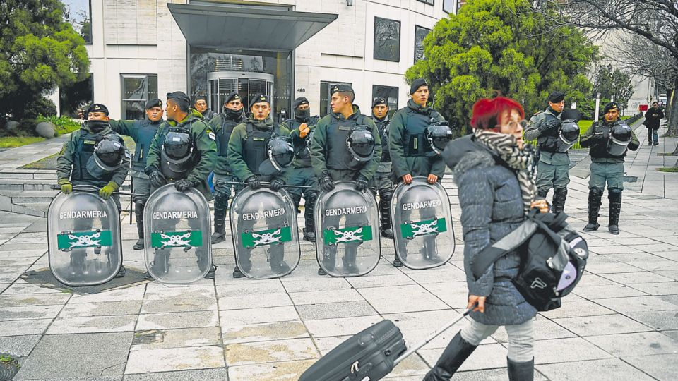 Anillos. El operativo combina fuerzas federales y locales, coordinadas por el Ministerio Seguridad.