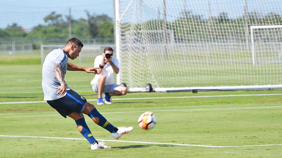 0720_zarate_entrenamiento_prensa_boca_g.jpg