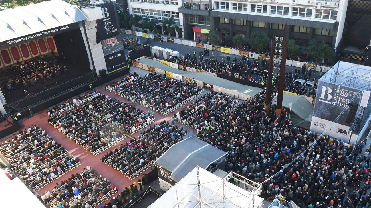 Cerca de 10 mil personas disfrutaron el concierto al aire