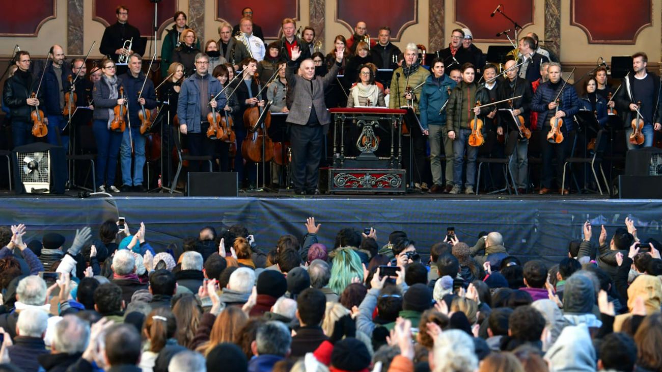 El espectáculo fue gratuito, en la plaza Vaticano.